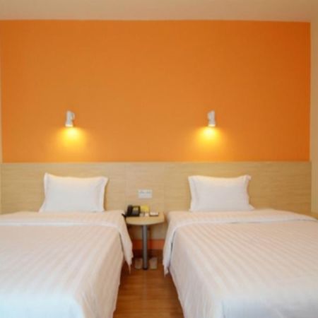 7 Days Inn Guangzhou Tianhe Yantang Metro Branch 외부 사진