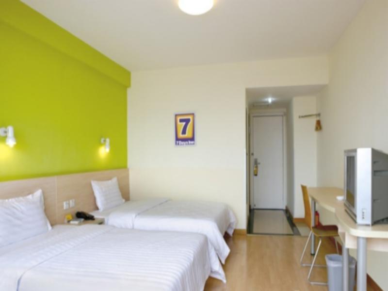 7 Days Inn Guangzhou Tianhe Yantang Metro Branch 외부 사진