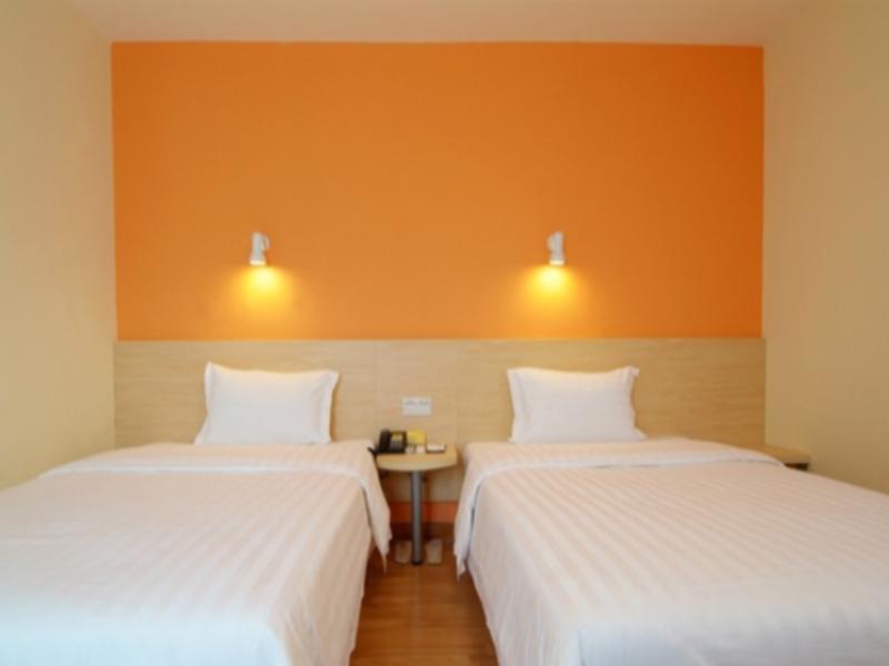 7 Days Inn Guangzhou Tianhe Yantang Metro Branch 외부 사진